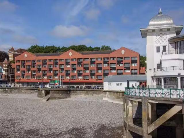 3 bedroom flat for rent in Windsor Court, The Esplanade, Penar.