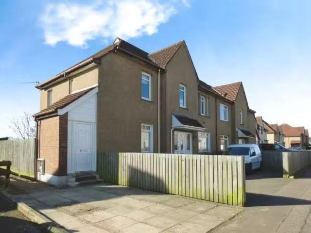 3 bedroom flat for rent in Ardgour Road, Kilmarnock, Ayrshire.