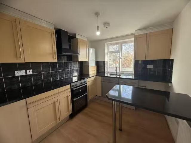 3 bedroom flat for rent in Auckland Close, Enfield, Greater Lo.