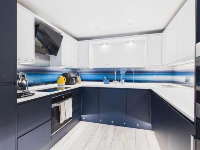 3 bedroom flat for rent in Bambridge Court, Maidstone, ME14