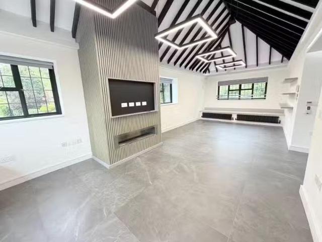 3 bedroom flat for rent in Beech Hill Avenue, Hadley Wood, EN4