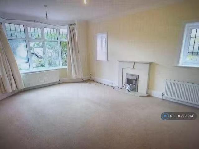 3 bedroom flat for rent in Boscombe Spa, Bournemouth, BH5