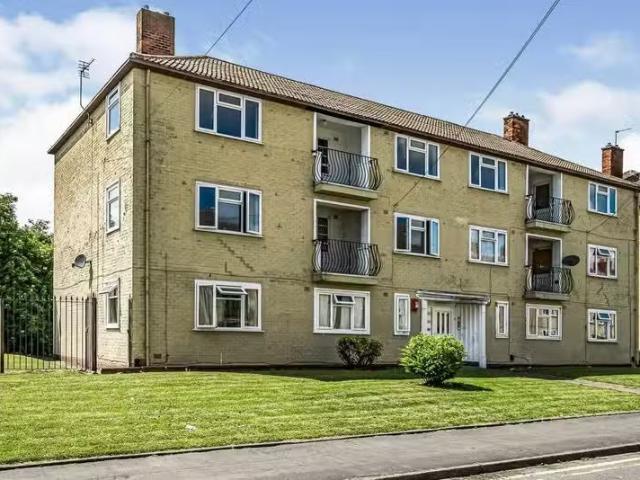 3 bedroom flat for rent in Churchfield Avenue, Tipton, DY4