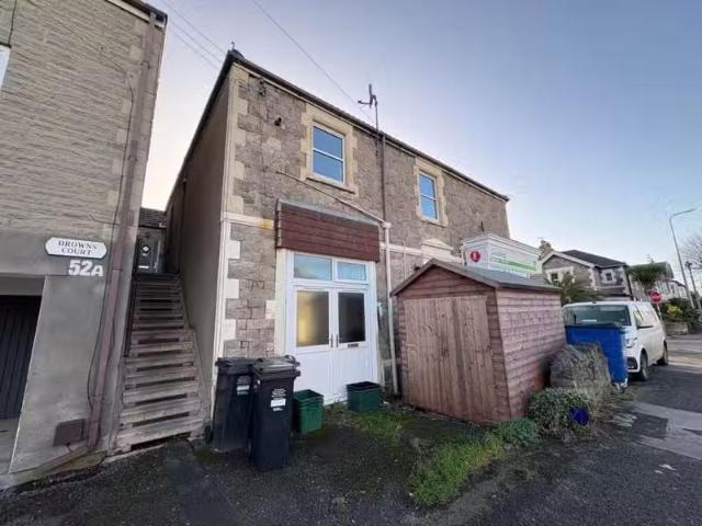 3 bedroom flat for rent in Clevedon Road, Weston super Mare, N.