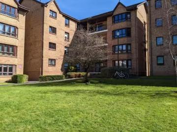 3 bedroom flat for rent in Craigend Park, Edinburgh, EH16 5XX.