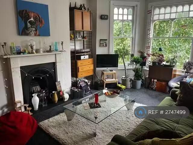 3 bedroom flat for rent in Durlston Road, London, E5