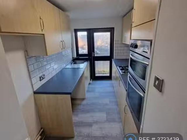 3 bedroom flat for rent in Finlow Terrace, Dundee, DD4