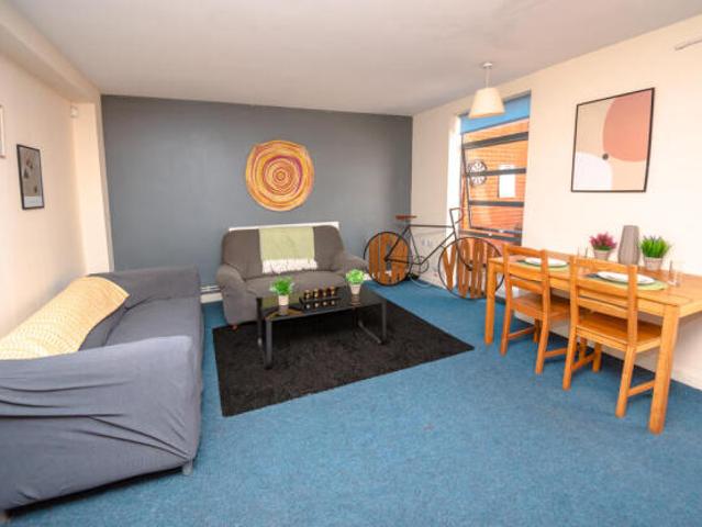 3 bedroom flat for rent in Flat 5, 15a, Arthur Street, Nottingham, NG7 4DW, NG7