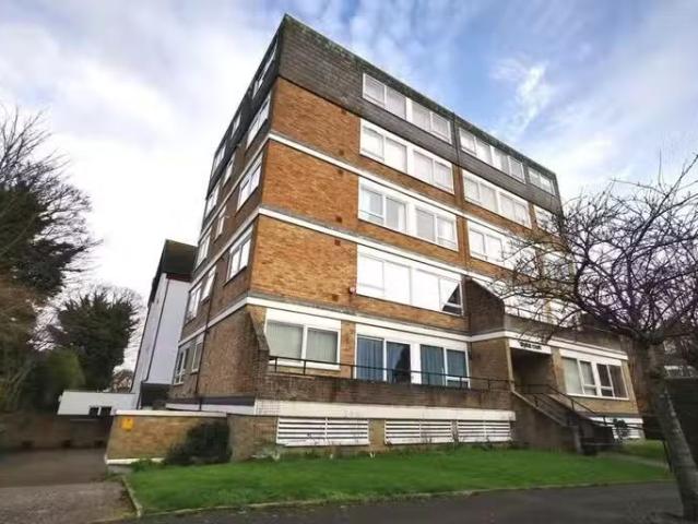3 bedroom flat for rent in Grange Court, Ingles Court, Folkest.