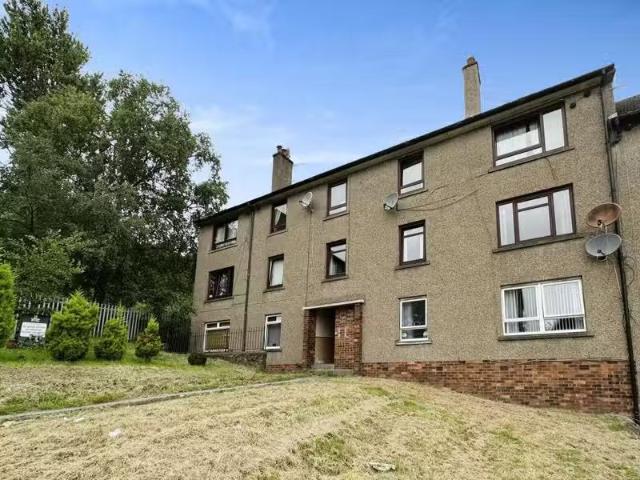 3 bedroom flat for rent in Loganlee Terrace, Dundee, DD2