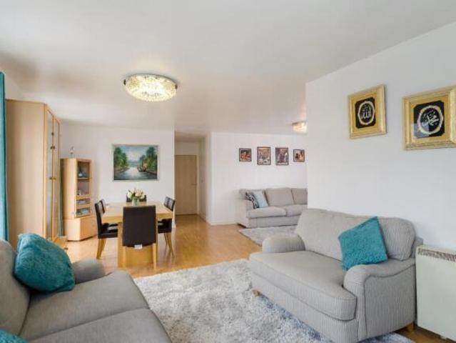 3 bedroom flat for rent in Martins Court, Leeman Road, York, YO26