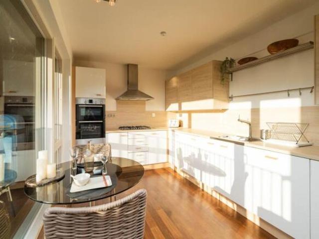 3 bedroom flat for rent in Margaret Rose Avenue, Fairmilehead, Edinburgh, EH10