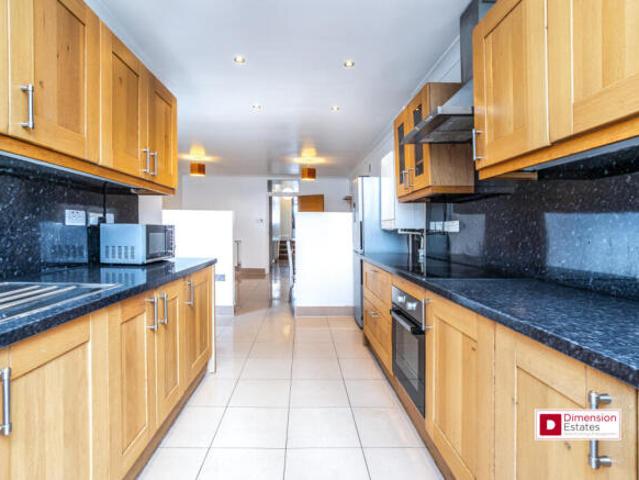 3 bedroom flat for rent in Moresby Road, Upper Clapton, Hackney, E5