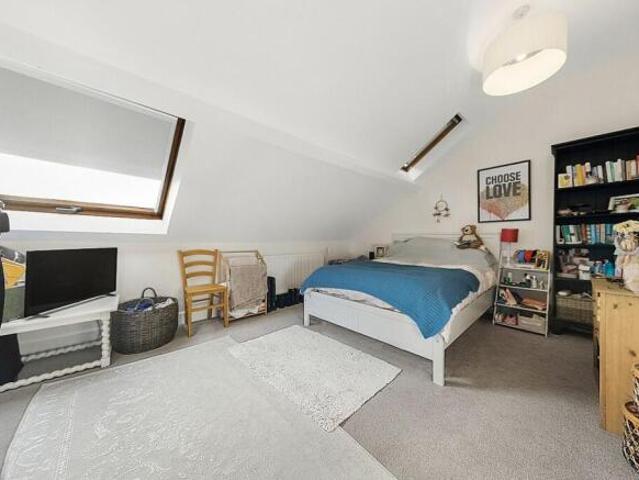 3 bedroom flat for rent in Narbonne Avenue, Abbeville Village, London, SW4