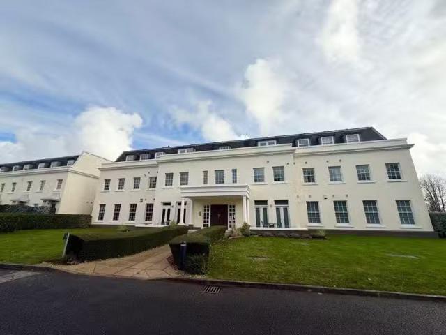 3 bedroom flat for rent in Norfolk Wing, Tortington Manor, BN18