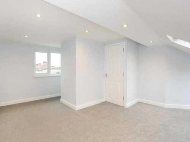 3 bedroom flat for rent in Okehampton Road, Kensal Rise, NW10