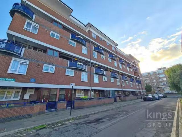 3 bedroom flat for rent in Pedro Street, London, E5