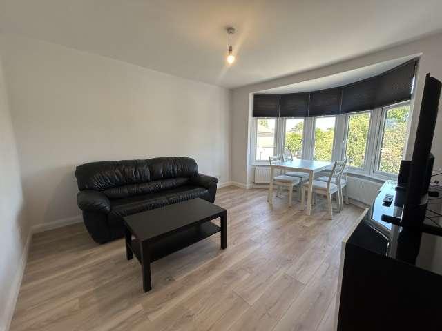 3 bedroom flat for rent in Southbury, London