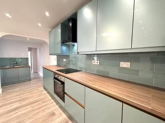 3 bedroom flat for rent in Stratford road, Hall Green, B28