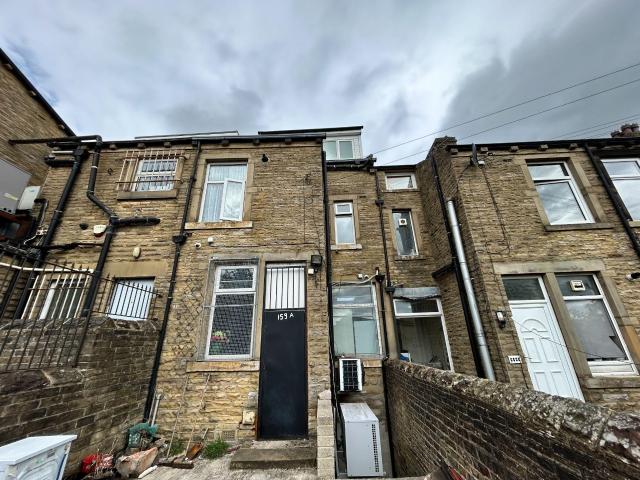3 bedroom flat flat/apartment To Let in Bradford