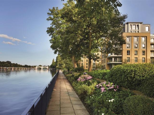 3 bedroom flat in Teddington Riverside, Teddington, TW11