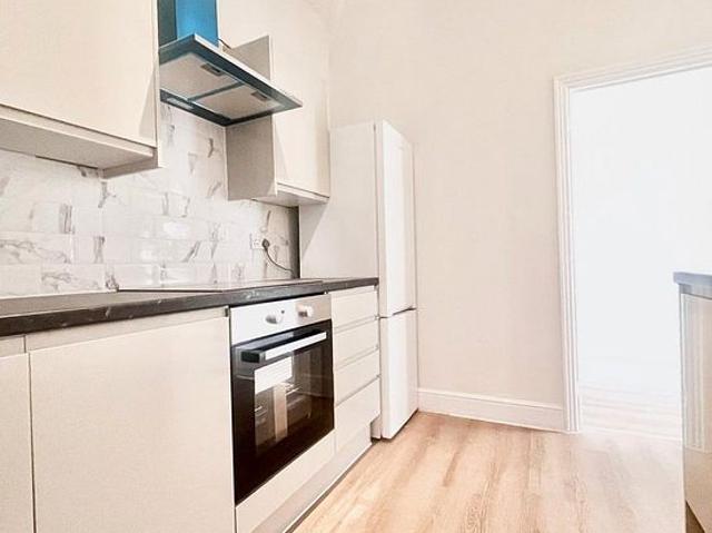 3 bedroom flat in Teddington