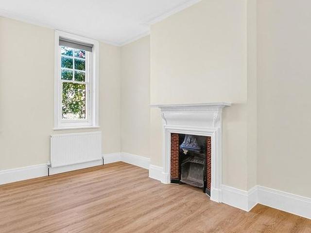 3 bedroom flat in Teddington