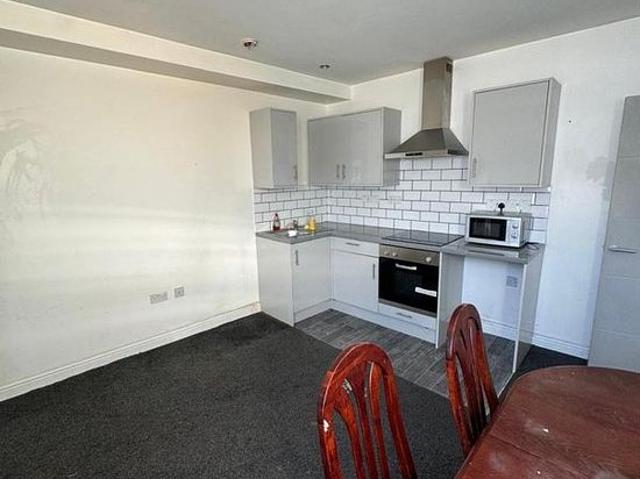 3 bedroom flat in Walsall