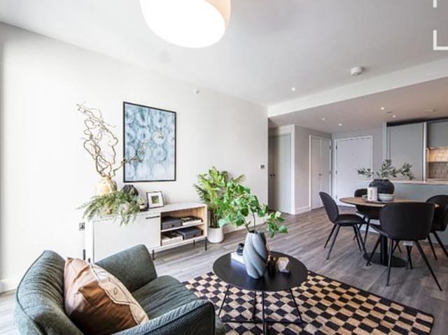 3 bedroom flat in Wembley