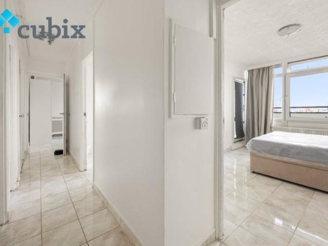 3 bedroom flat in Zone 1 SE17