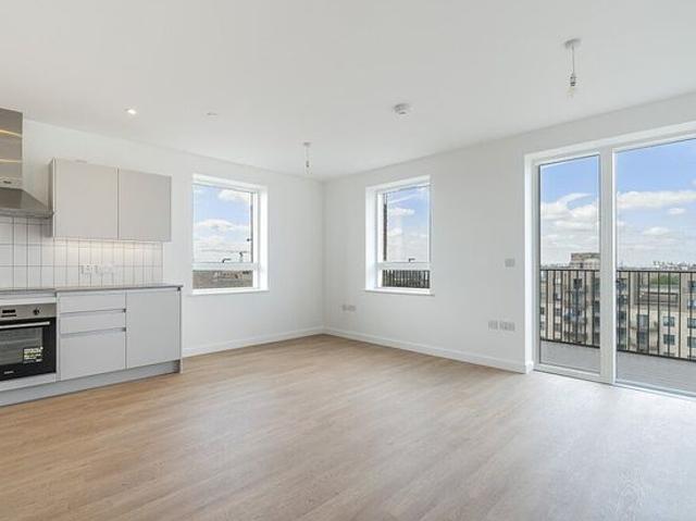 3 bedroom flat in Barking