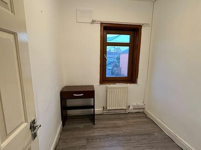 3 bedroom flat in Barking