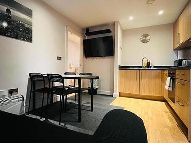 3 bedroom flat in Birmingham
