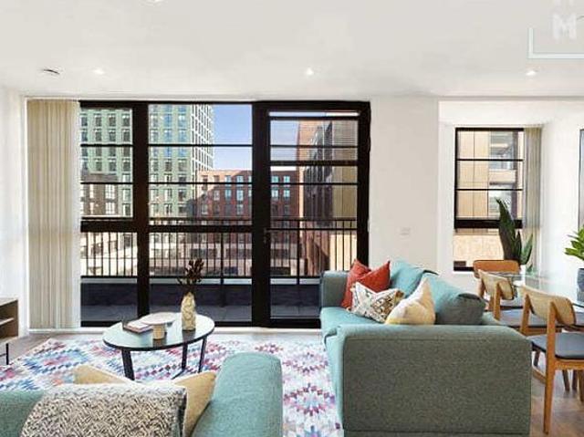 3 bedroom flat in Birmingham