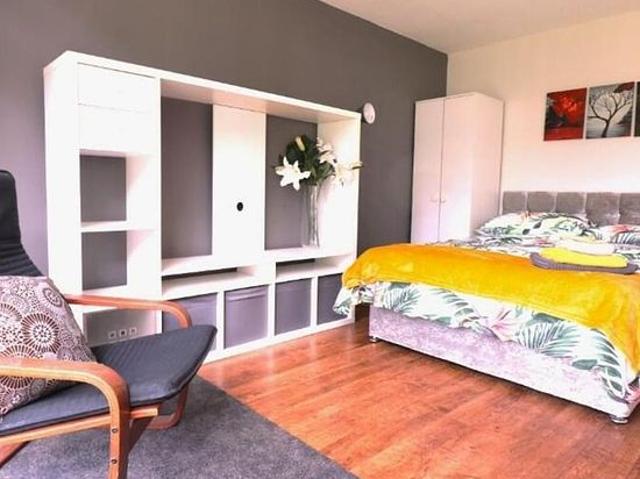 3 bedroom flat in Birmingham