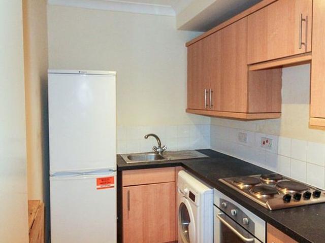 3 bedroom flat in Bromley