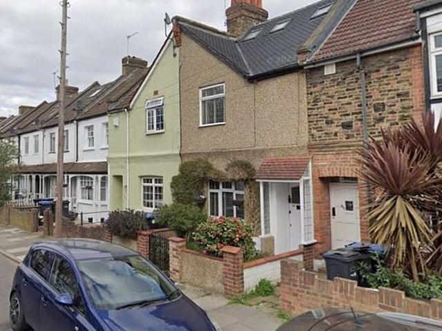 3 bedroom flat in Enfield