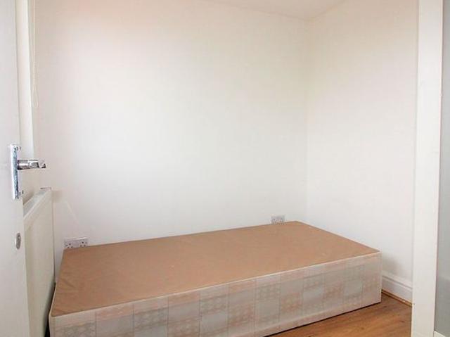 3 bedroom flat in Enfield