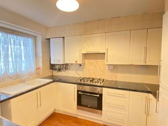 3 bedroom flat in Enfield