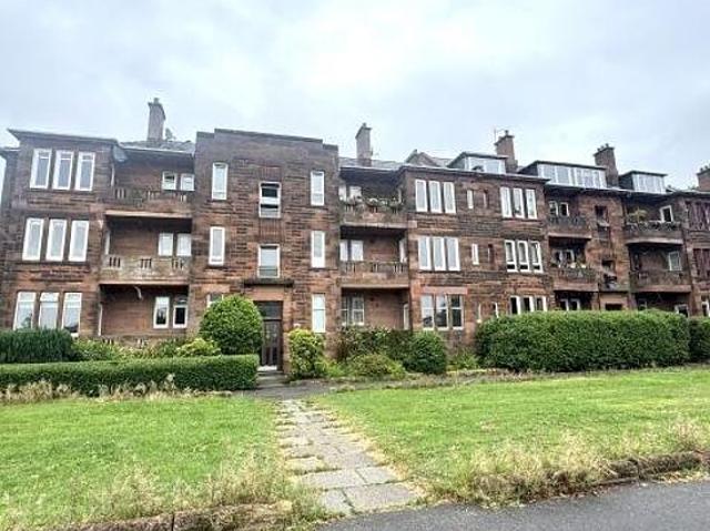 3 bedroom flat in Glasgow