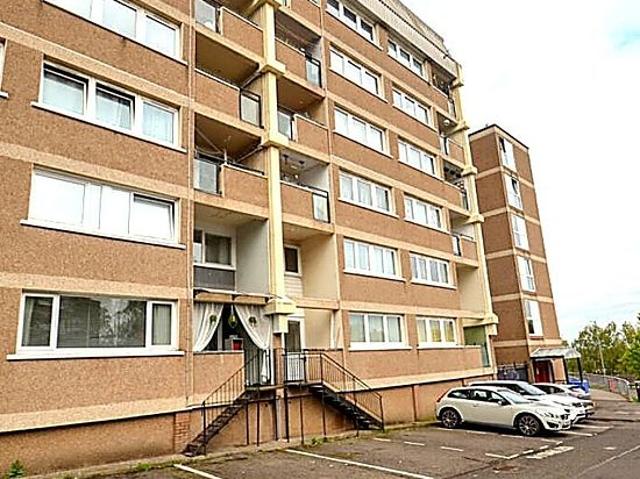 3 bedroom flat in Glasgow