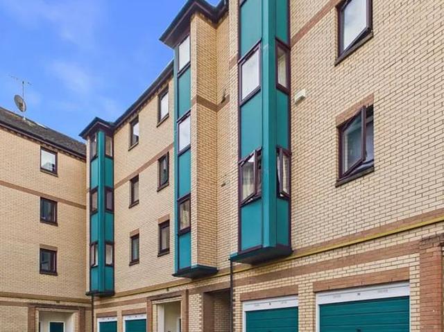 3 bedroom flat in Glasgow