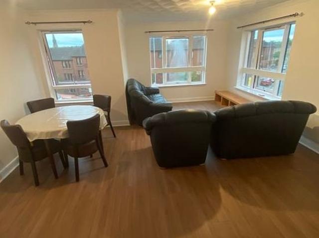 3 bedroom flat in Glasgow