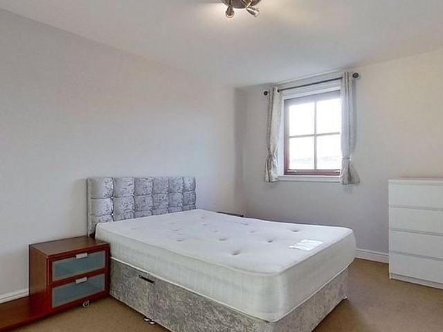 3 bedroom flat in Glasgow