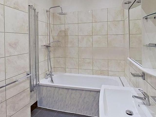 3 bedroom flat in Glasgow