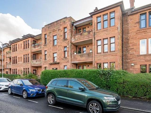 3 bedroom flat in Glasgow