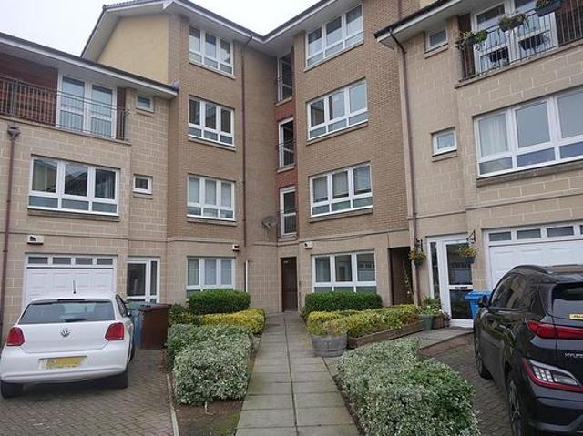 3 bedroom flat in Glasgow