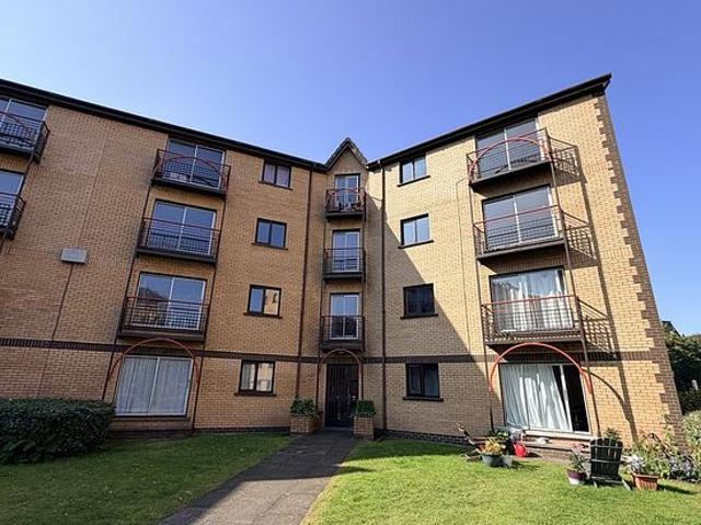 3 bedroom flat in Glasgow