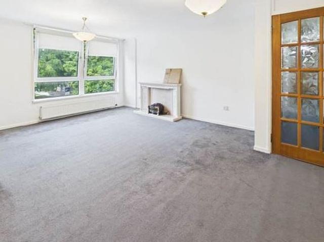 3 bedroom flat in Glasgow