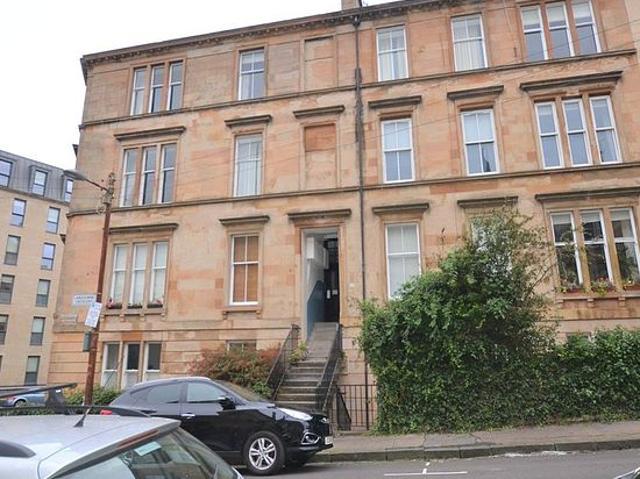 3 bedroom flat in Glasgow
